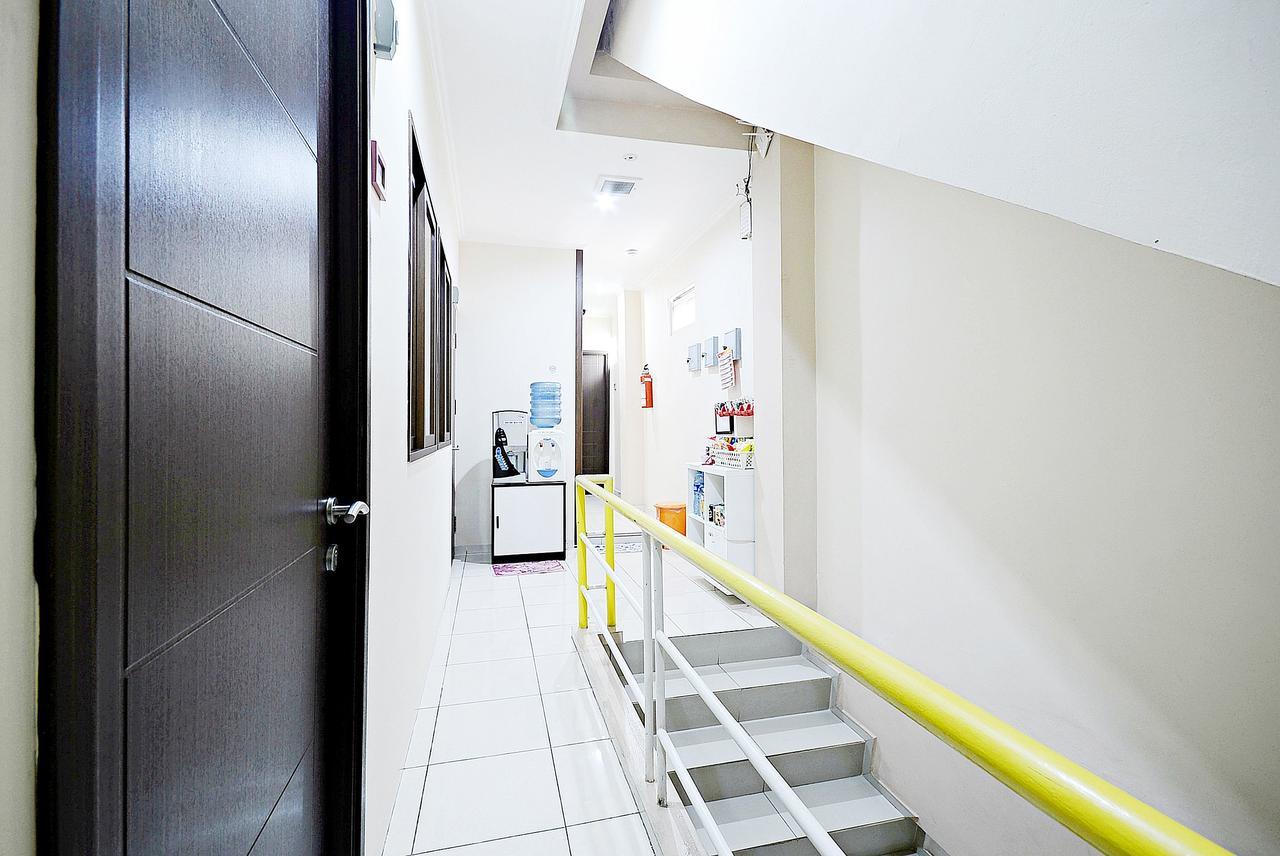 Zen Rooms Cideng Barat Jakarta Exterior photo